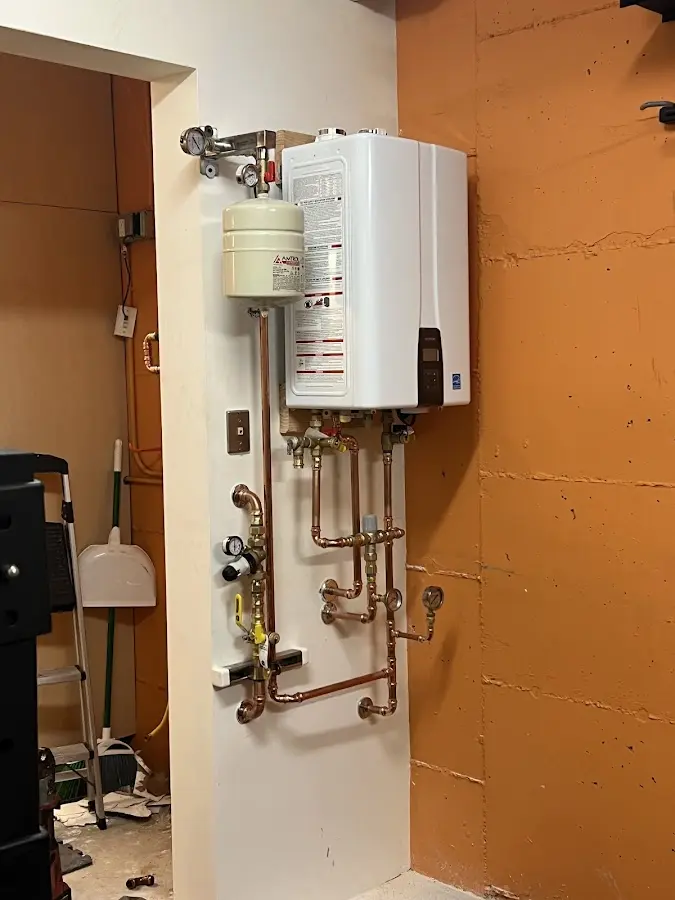 Plumbing technician inspecting water heater connections in Lanai City